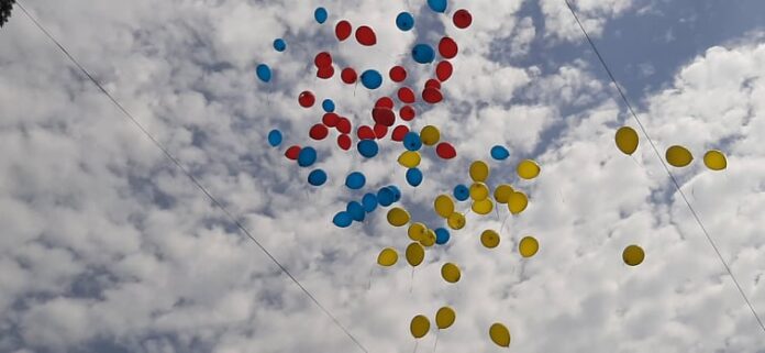 Ziua Imnului National Centrul Turzii Blocat Complet La C Mpia Turzii Baloane Tricolore I Fanfar
